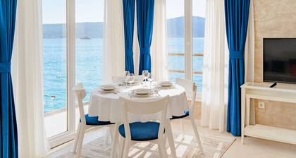 Luxury apartment right by the sea with premium breakfast