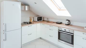 Refrigerador, microondas, parrilla de estufa y lavavajillas