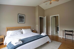 4 bedrooms, desk, iron/ironing board, WiFi