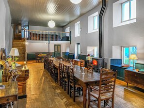 Unclassified image, 5 of 49, button