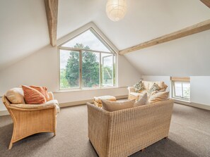 Fireplace - 12 bedroom accommodation in Pembroke (Pembroke)