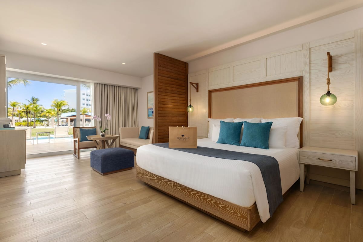 1 bedroom, premium bedding, minibar, in-room safe