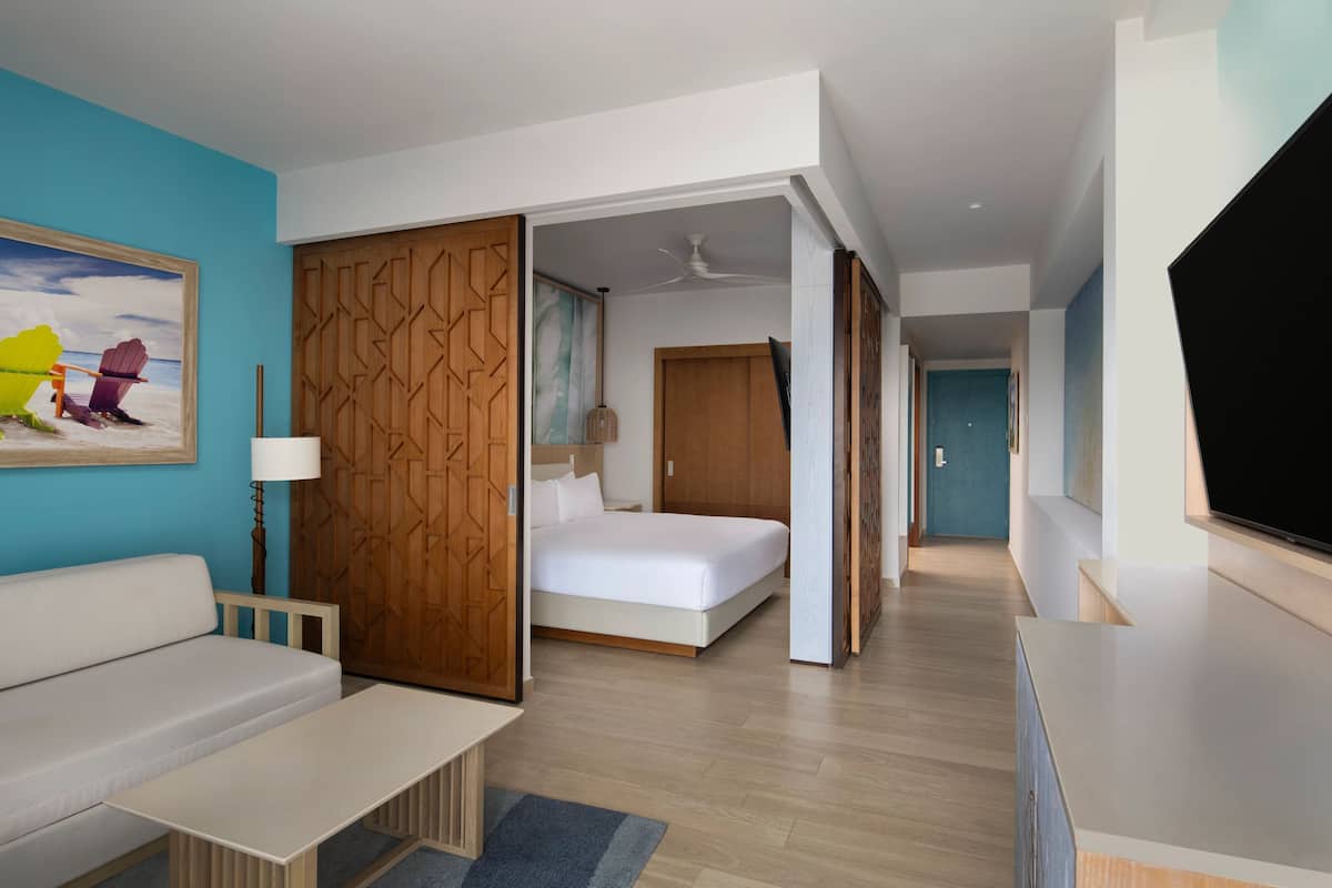 Junior Suite King with Sofa Bed | 1 多间卧室、高档床上用品、迷你吧、客房内保险箱