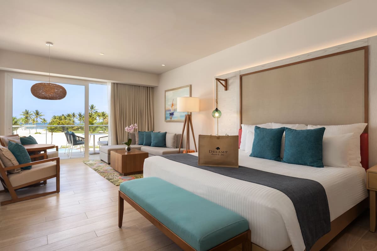 Preferred Club Junior Suite Ocean Front King | 1 bedroom, premium bedding, minibar, in-room safe