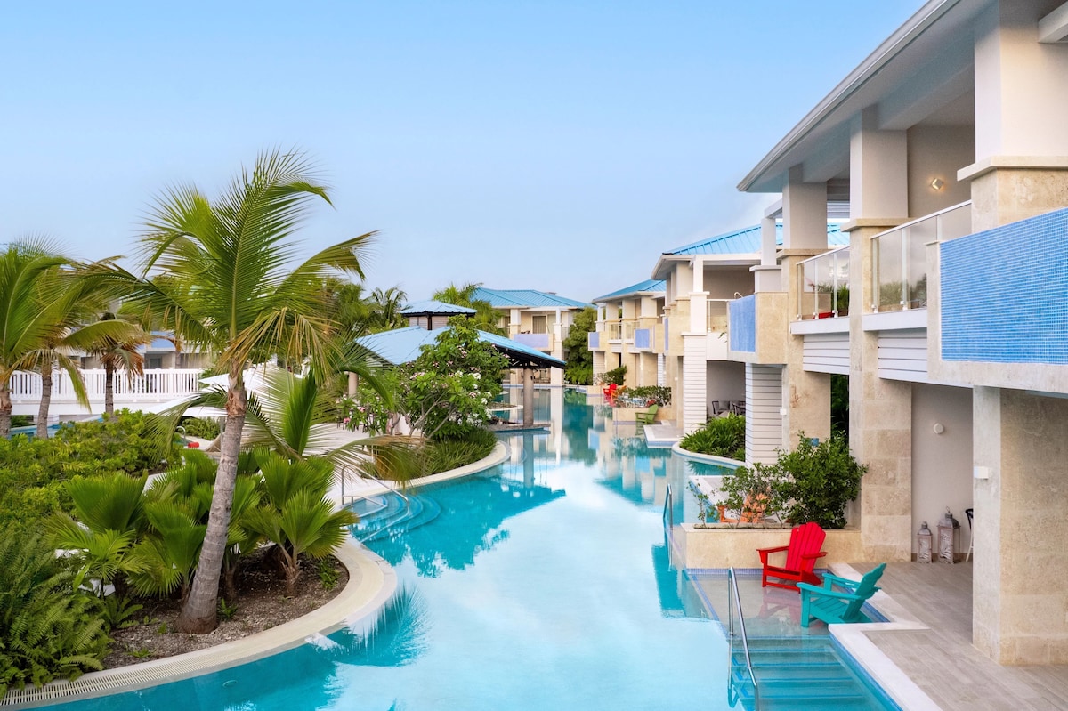 2 outdoor pools, pool umbrellas, sun loungers