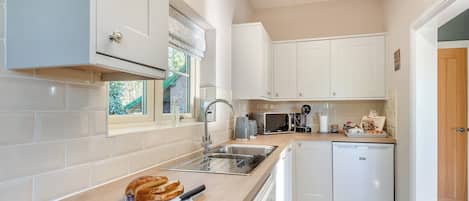 Dishwasher, cookware/dishes/utensils