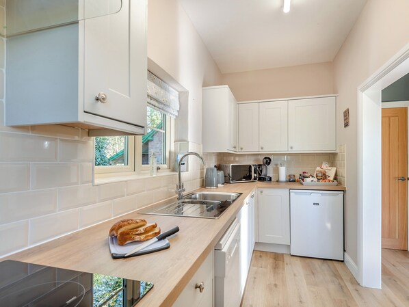 Dishwasher, cookware/dishes/utensils