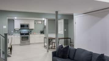 Smart TV, fireplace, streaming services, printers
