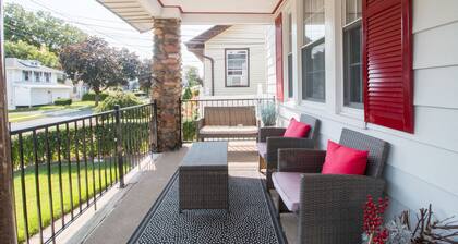 Private 2-bedroom unit mins from Airport & NYC