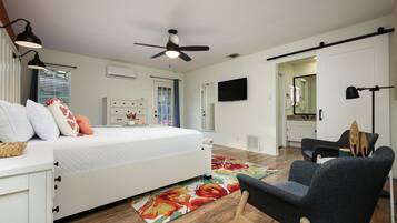 5 bedrooms, desk, iron/ironing board, travel cot