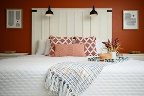 5 Schlafzimmer, Schreibtisch, Bügeleisen/Bügelbrett, Reisekinderbett