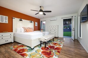 5 bedrooms, desk, iron/ironing board, travel crib