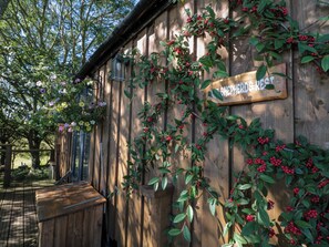 Cottage | Property grounds - The Shepherd's Rest (Whitby)
