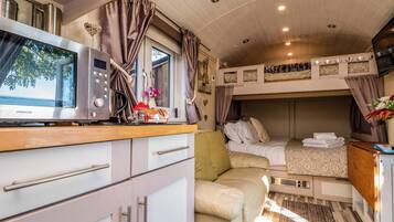 Cottage | 1 bedroom, individually decorated, individually furnished