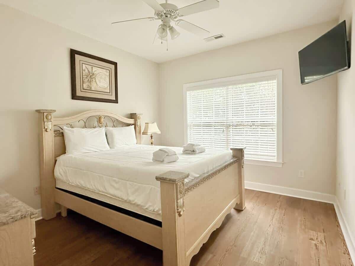 4 soverom, strykejern/-brett, wi-fi (inkludert) og sengetøy