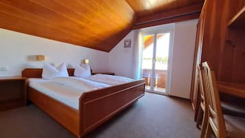 Habitación Confort doble | Caja fuerte, escritorio, espacio para trabajar con un portátil