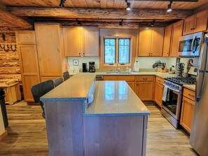 冰箱、微波炉、烤箱、炉灶