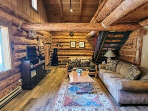 TV, fireplace, DVD player, offices - Goat Wall Cabin: log cabin retreat on the meadow (Mazama)
