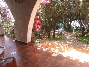 Terrace/patio - Romantic villa in the Juniper trees (Maracalagonis Geremeas)