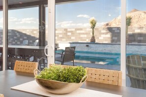 Outdoor dining - The Gambit at Zion Pool Rooftop Luxury Golf Oasis (Hurricane)