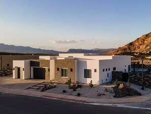 Exterior - The Gambit at Zion Pool Rooftop Luxury Golf Oasis (Hurricane)