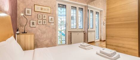 2 slaapkamers, een strijkplank/strijkijzer, gratis wifi, beddengoed