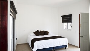 Comfort Double Room, 1 Queen Bed, Ocean View | Minibar, desk, bed sheets