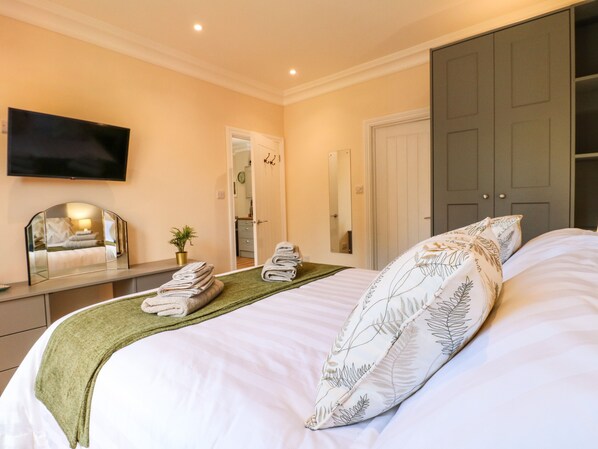 2 bedrooms, individually decorated, individually furnished, free WiFi