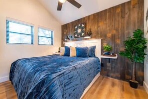 1 bedroom, iron/ironing board, WiFi, bed sheets - The Blue Jay Treehouse 15MIN to Magnolia & Baylor (Elm Mott)