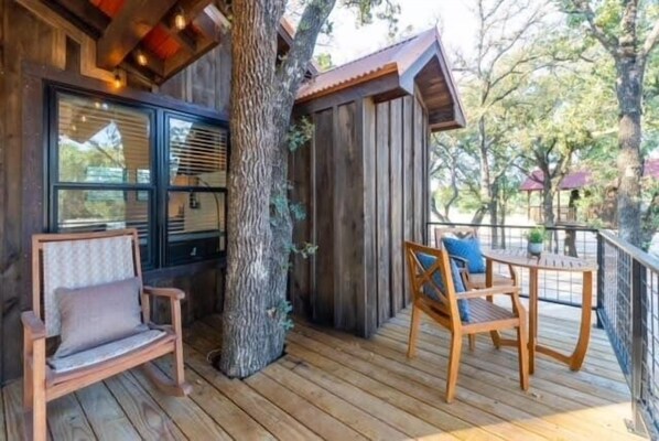 Terrace/patio - The Blue Jay Treehouse 15MIN to Magnolia & Baylor (Elm Mott)