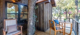 The Blue Jay Treehouse 15MIN to Magnolia & Baylor