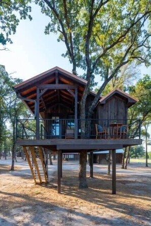 Terrace/patio - The Blue Jay Treehouse 15MIN to Magnolia & Baylor (Elm Mott)