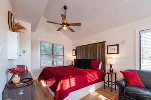 1 slaapkamer, een strijkplank/strijkijzer, wifi, beddengoed