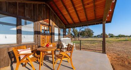 Pet Friendly The Cardinal Cabin 15MIN to Magnolia