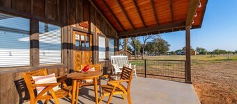 Pet Friendly The Cardinal Cabin 15MIN to Magnolia