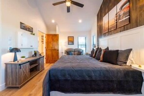 1 bedroom, iron/ironing board, WiFi, bed sheets - The Roadrunner Cabin 15MIN to Magnolia & Baylor (Elm Mott)