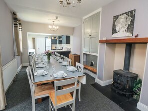Cottage | Dining