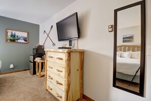 1 slaapkamer, een strijkplank/strijkijzer, gratis wifi, beddengoed