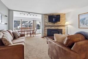 Smart TV, fireplace - Pet Friendly , Large Sleeping Capacity, Short walk to Lifts BE306B (Copper Mountain)
