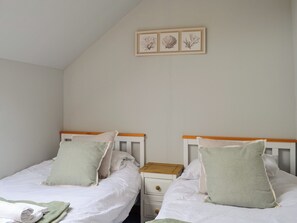 3 bedrooms, free WiFi, bed sheets