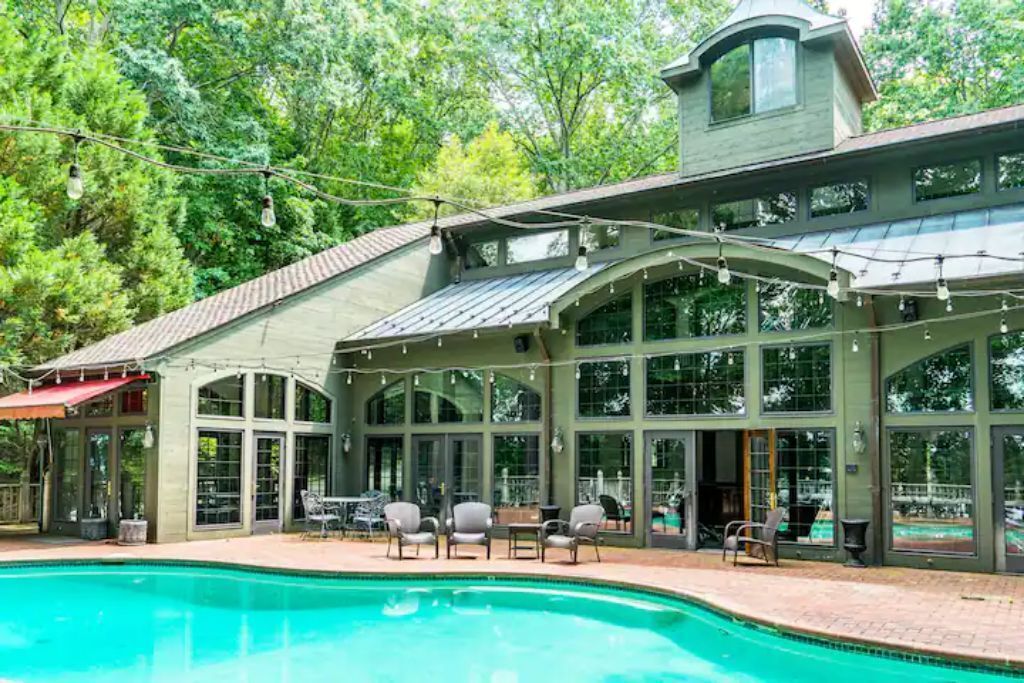 Also for rent:
The "Pool & Pavilion" 3 king beds.
Pool only rental not optional
