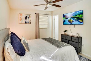 3 bedrooms, Internet, bed sheets - Pet-Friendly Lakeland Escape w/ Private Pool! (Lakeland)