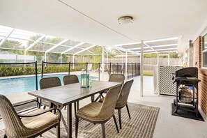 Outdoor dining - Pet-Friendly Lakeland Escape w/ Private Pool! (Lakeland)