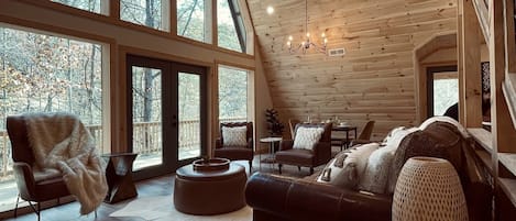 Smart-tv, pejs, bordfodbold, bøger