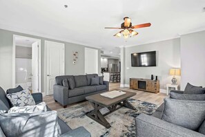 Smart TV - 8BR | Sleeps 16 | Pool | Steps To The Beach | 304 (North Myrtle Beach)