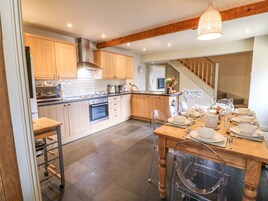 Refrigerador, lavavajillas, tetera/pava eléctrica, tostadora