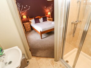 4 habitaciones, decoración personalizada y muebles diferentes 