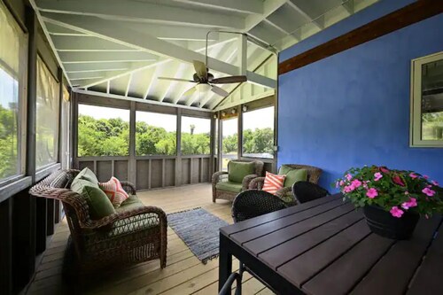 Modern Strawbale on 10 Private Acres