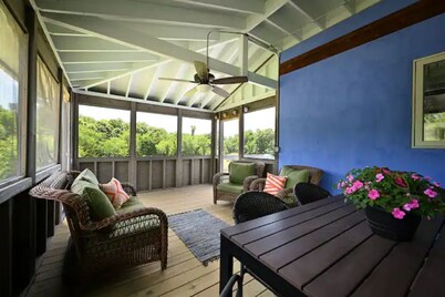 Modern Strawbale on 10 Private Acres