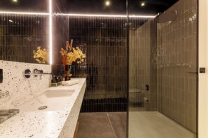 Junior Suite Gustave | Premium bedding, minibar, in-room safe, desk - The CORNR Hotel (Nieuwpoort)